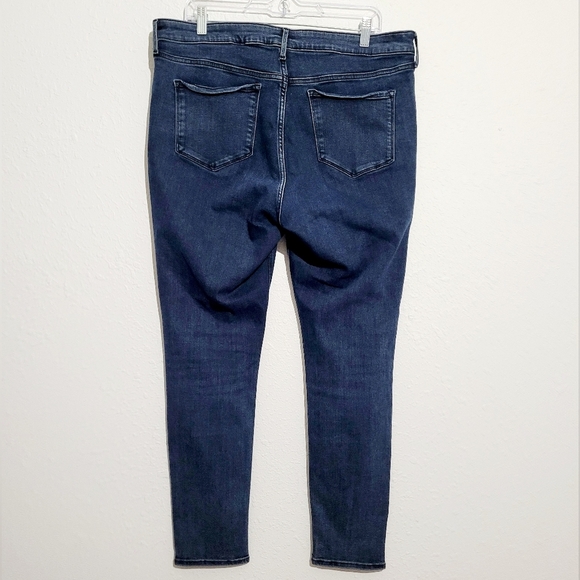 Old Navy Rockstar Super Skinny Jeans Woman's Size 16 Mid Rise Slimming Stretch - Picture 2 of 8